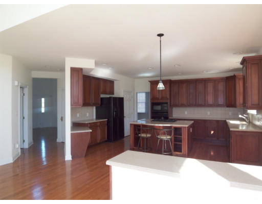 27 Whitehall Way Bellingham, MA 02019 - Photo 4 of 26 Gallery Image 4