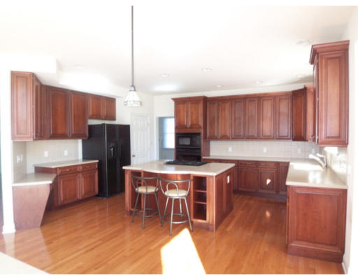 27 Whitehall Way Bellingham, MA 02019 - Photo 5 of 26 Gallery Image 5