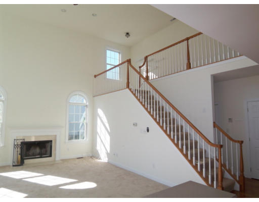 27 Whitehall Way Bellingham, MA 02019 - Photo 8 of 26 Gallery Image 8