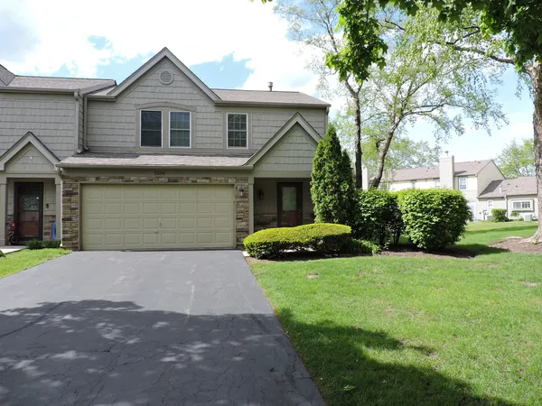$2,600 | 1334 Gloucester Circle, Carol Stream, IL 60188