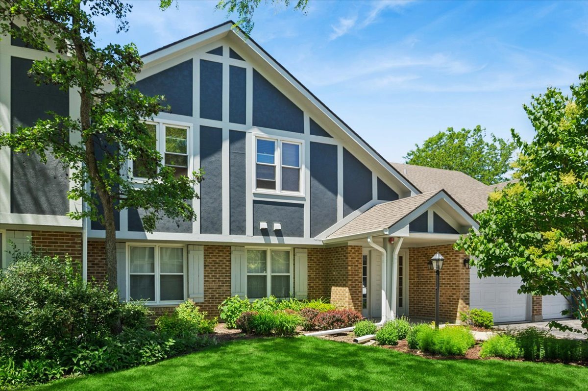 166 Hemingway Court, Unit 252 Vernon Hills, IL 60061 - Photo 2 of 18 a view of a yard in front of house