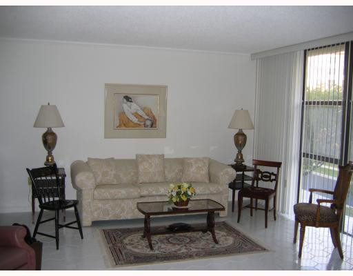 17500 North Bay Road, Unit S308 Sunny Isles Beach, FL 33160 - Photo 3 of 8 Exterior Front