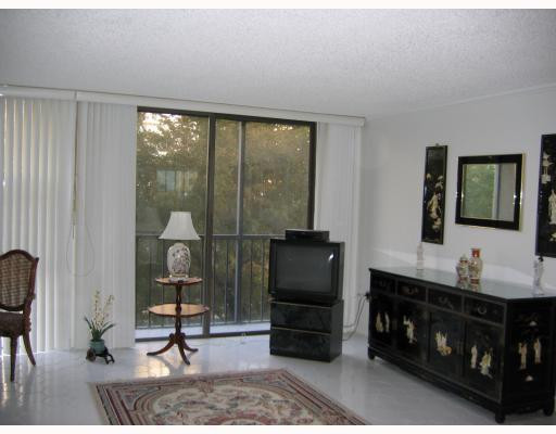 17500 North Bay Road, Unit S308 Sunny Isles Beach, FL 33160 - Photo 4 of 8 Exterior Front