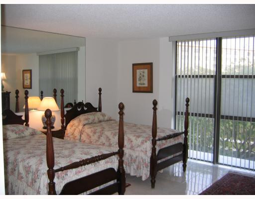 17500 North Bay Road, Unit S308 Sunny Isles Beach, FL 33160 - Photo 6 of 8 Exterior Front