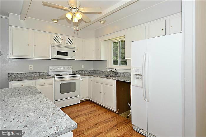 103 Claiborne Road Edgewater, MD 21037 - Photo 15 of 27 Kitchen