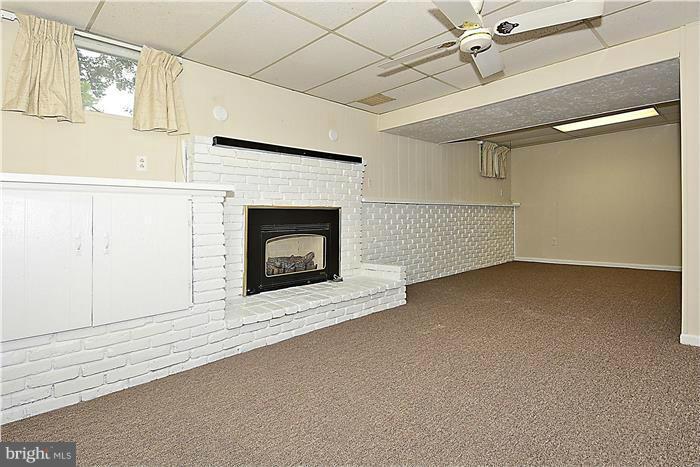 103 Claiborne Road Edgewater, MD 21037 - Photo 16 of 27 Family Room