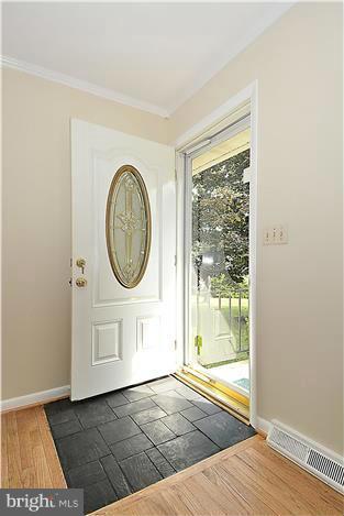 103 Claiborne Road Edgewater, MD 21037 - Photo 4 of 27 Interior (General)