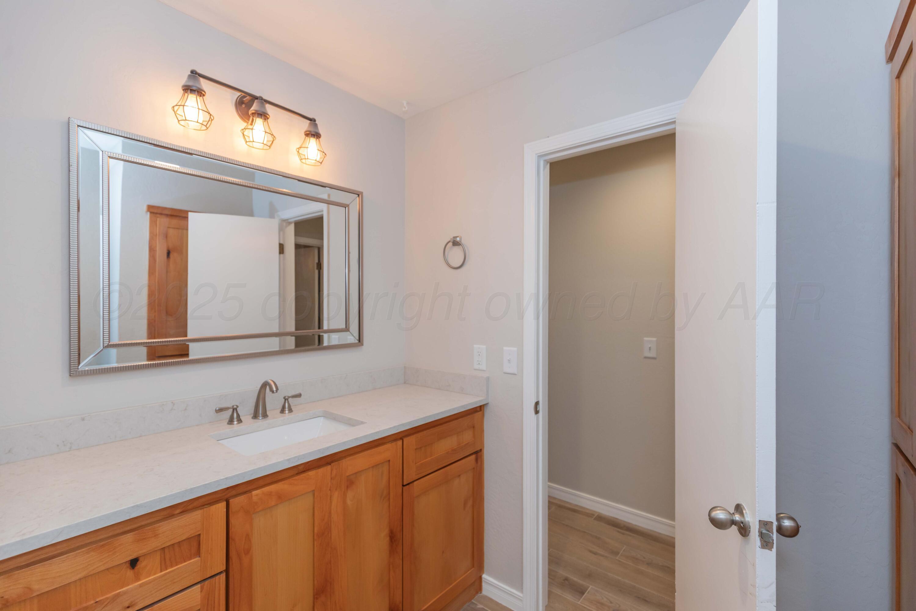 6604 Falcon Road Amarillo, TX 79109 - Photo 13 of 16 BATHROOM 2 VIEW 4