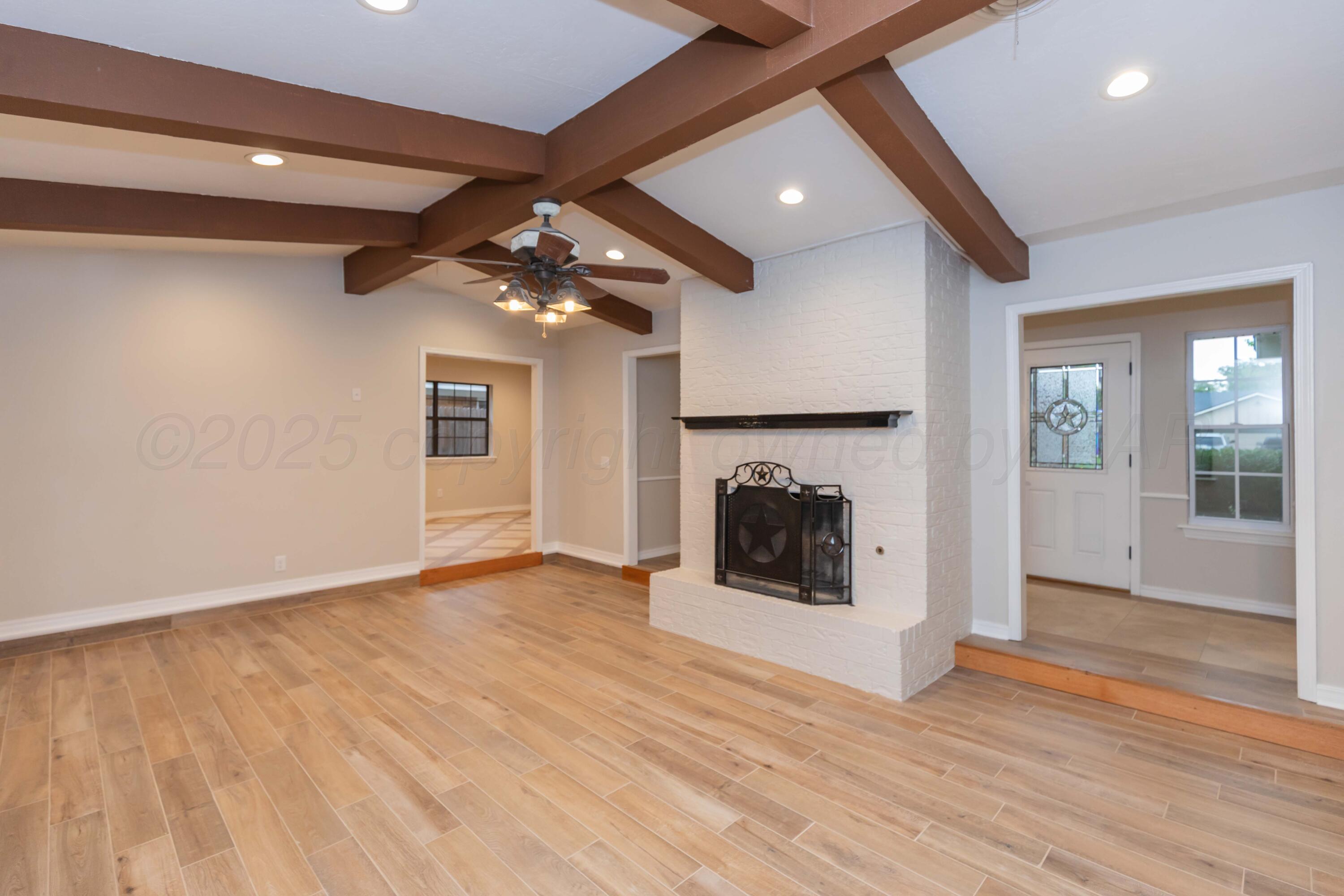 6604 Falcon Road Amarillo, TX 79109 - Photo 5 of 16 LIVING ROOM VIEW 3