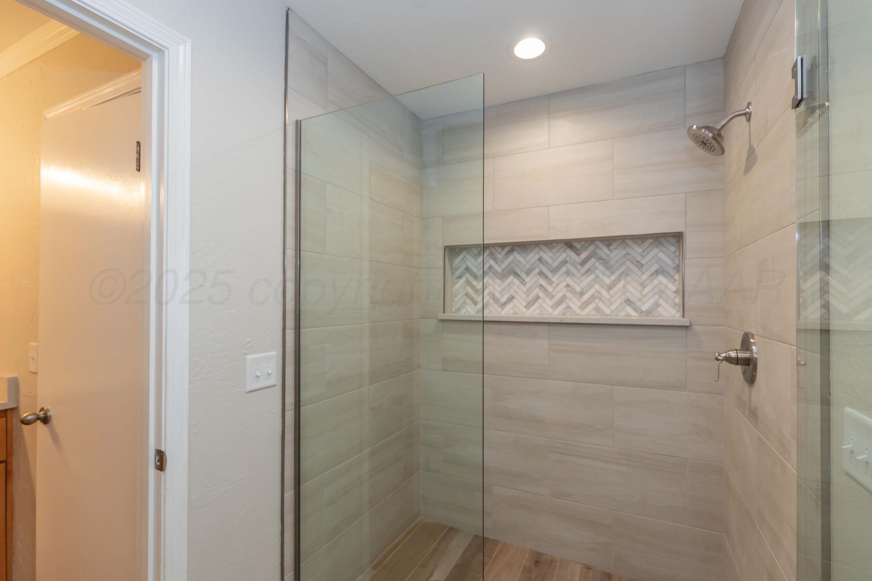 6604 Falcon Road Amarillo, TX 79109 - Photo 9 of 16 MASTER BATH VIEW 4