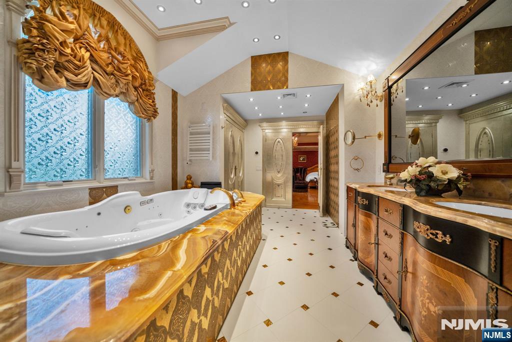 1088 Dearborn Road Fort Lee, NJ 07024 - Photo 37 of 49 Gallery Image 37