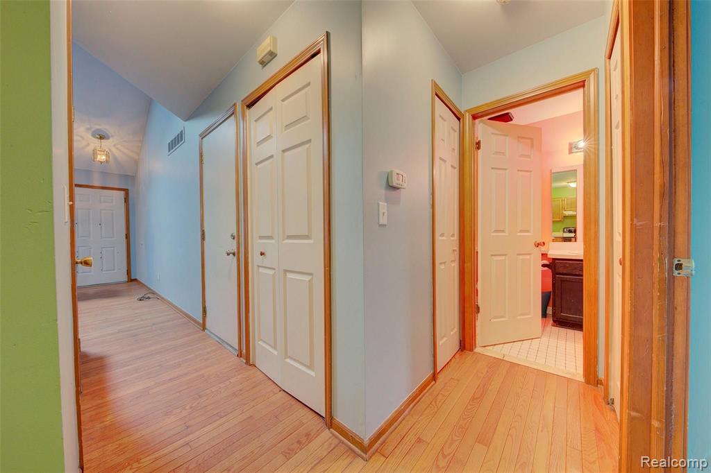 2557 South Commerce Road Wolverine Lake, MI 48390 - Photo 14 of 22