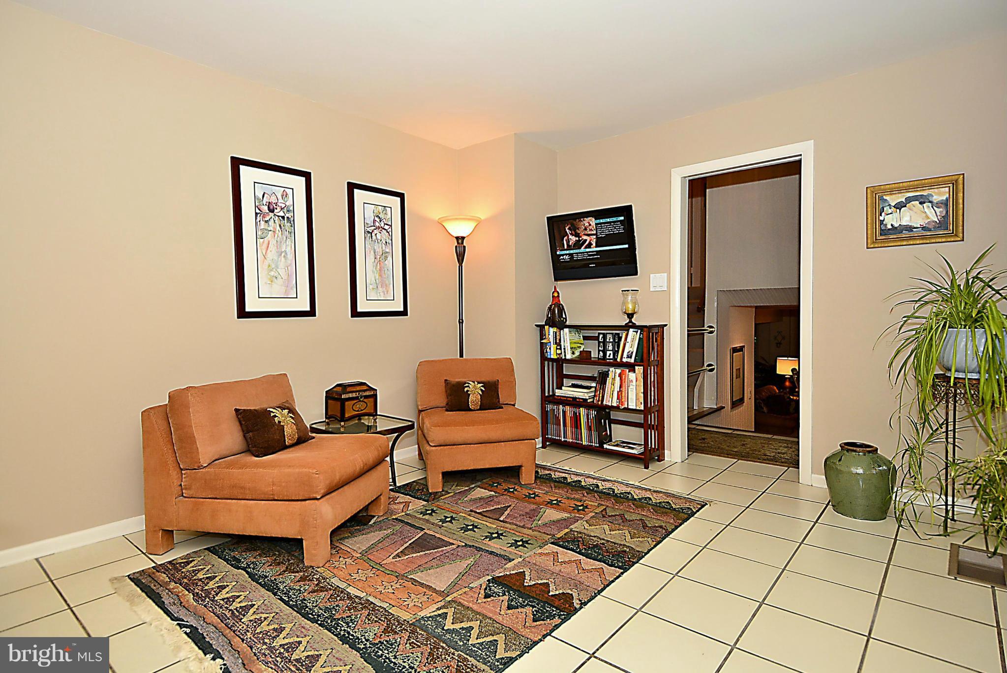 2076 Amberjack Court Reston, VA 20191 - Photo 12 of 30 Casual Seating or Table Space in Kitchen