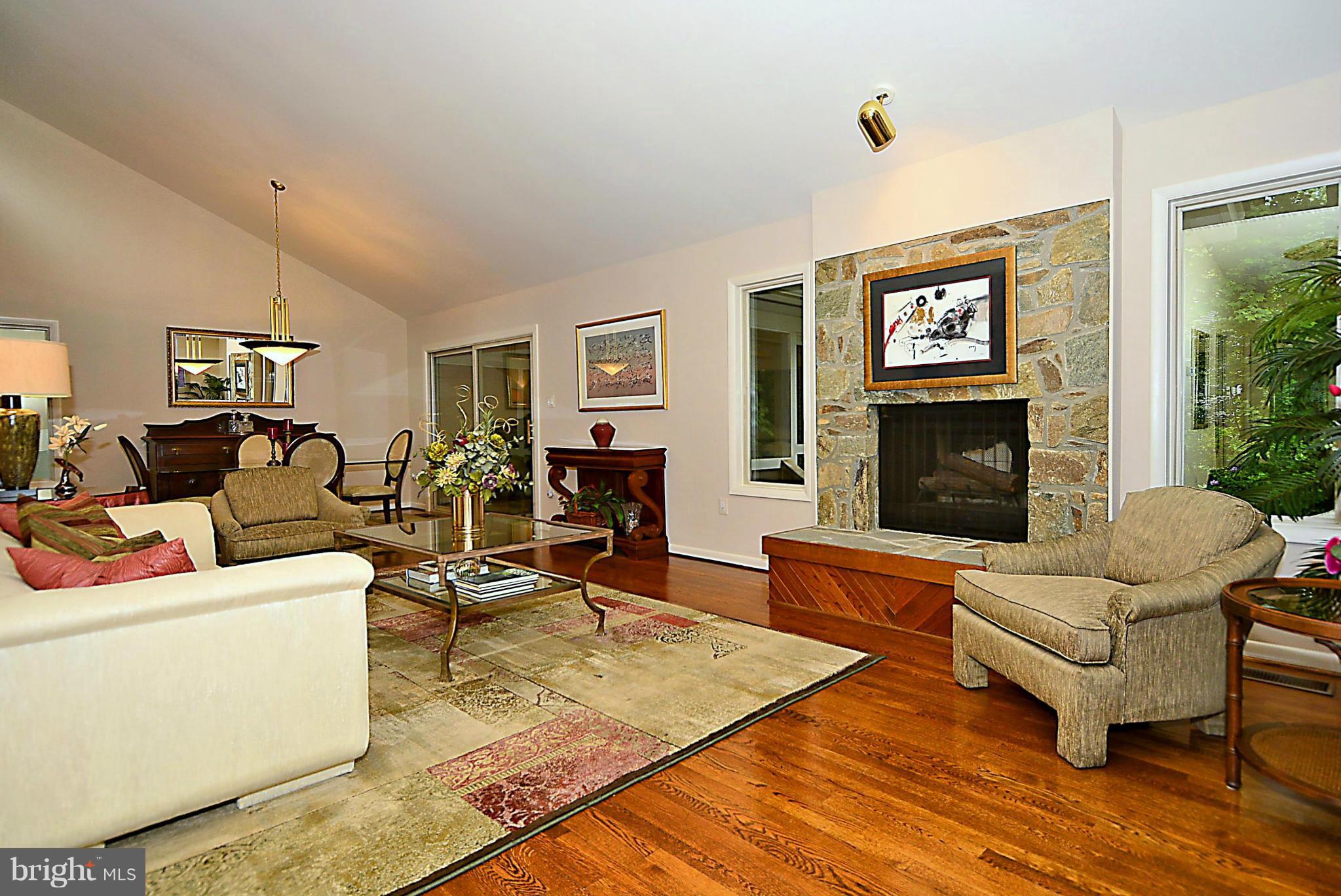 2076 Amberjack Court Reston, VA 20191 - Photo 5 of 30 Living Room