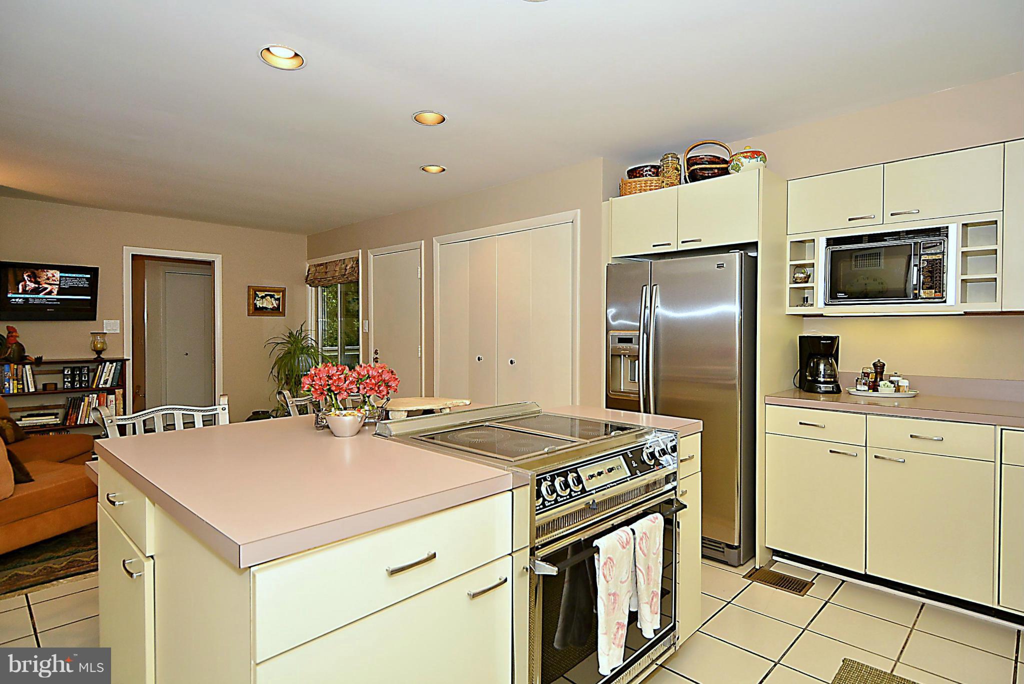 2076 Amberjack Court Reston, VA 20191 - Photo 10 of 30 Kitchen
