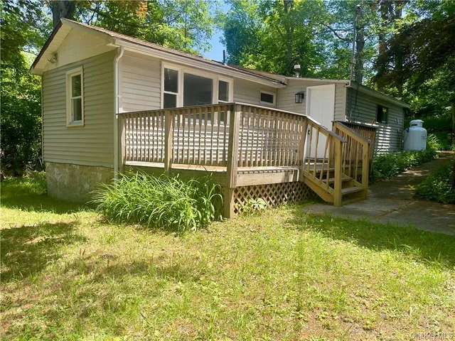 a view of a backyard with plants
