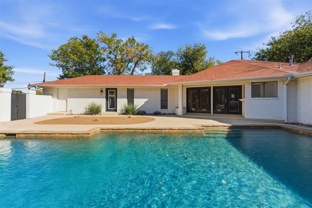 2201 Mistletoe Boulevard Fort Worth, TX 76110 - Photo 23 of 31 a house with swimming pool in front of it