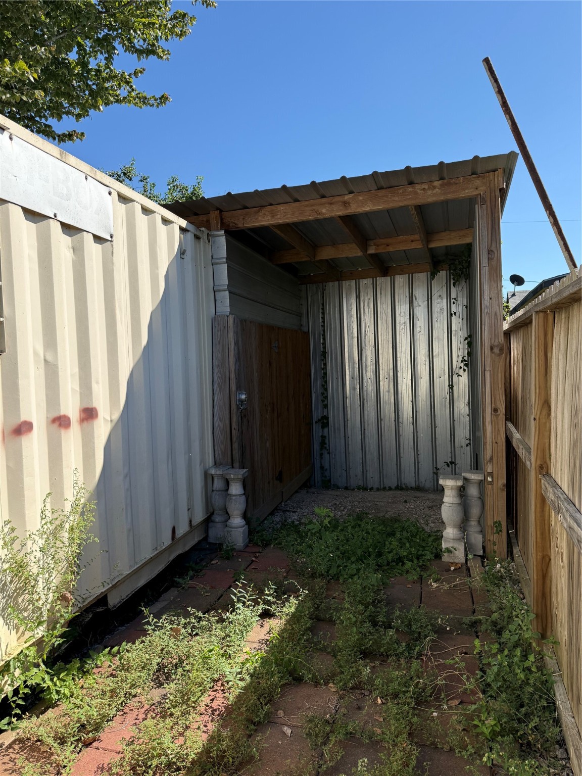 9838 Fillmore Street Houston, TX 77029 - Photo 5 of 9 a view of a house with backyard and garden