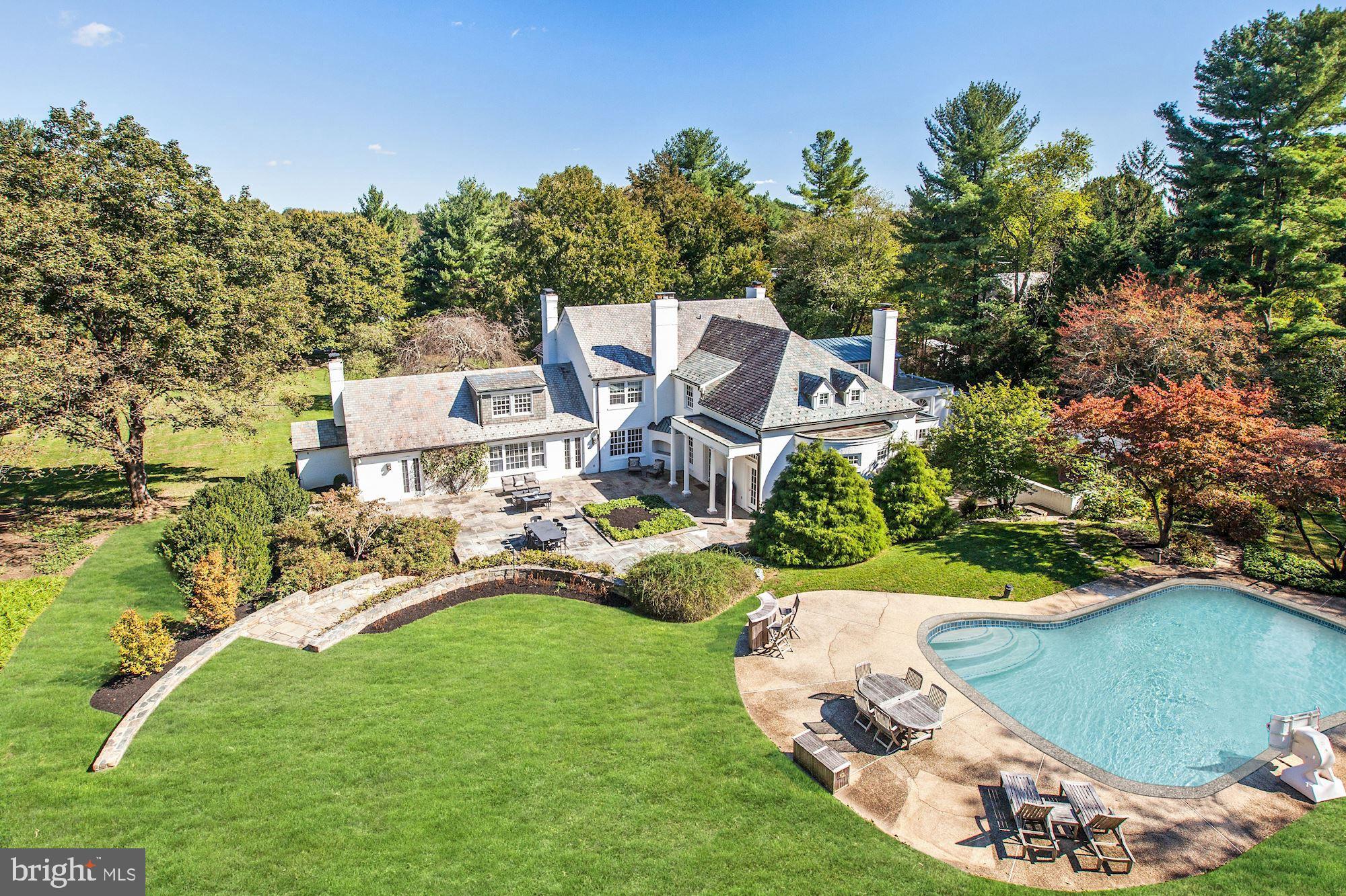 Rear Garden w/ Swimming Pool