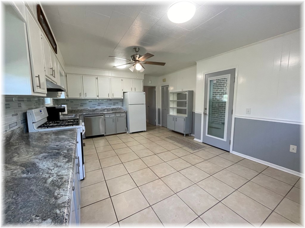 909 West South 4th Street Seneca, SC 29678 - Photo 9 of 31