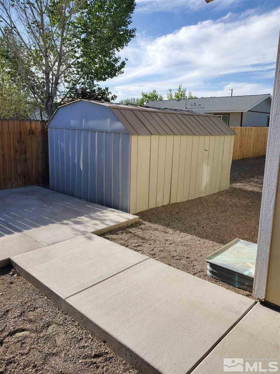 1239 Lattin Road Fallon, NV 89406 - Photo 15 of 15 a backyard of a house