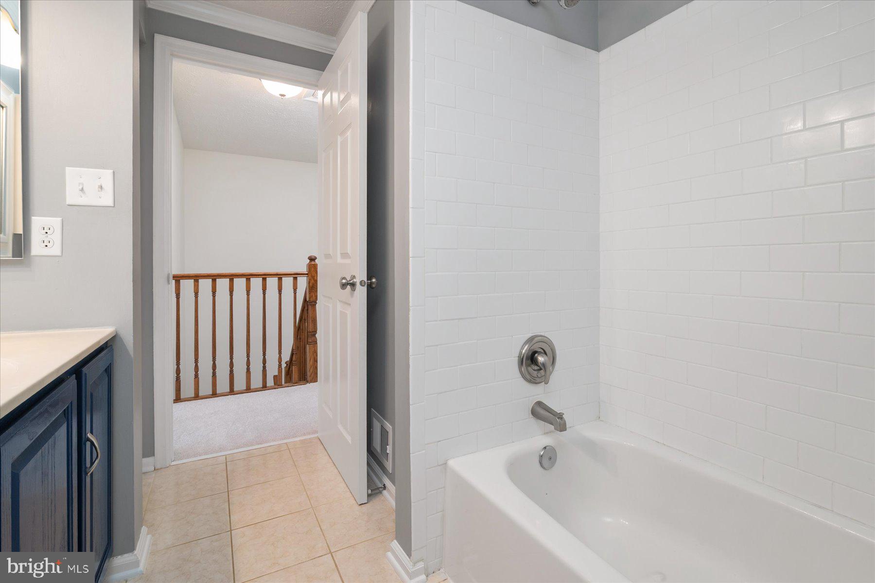 727 Dayspring Drive Odenton, MD 21113 - Photo 31 of 44 a bathroom with a bathtub