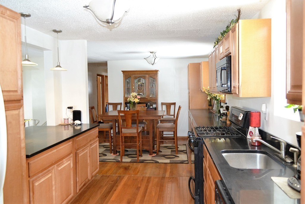 28 Donald Road Burlington, MA 01803 - Photo 8 of 30 Gallery Image 8
