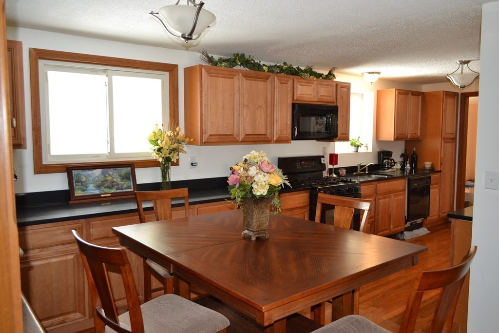 28 Donald Road Burlington, MA 01803 - Photo 9 of 30 Gallery Image 9