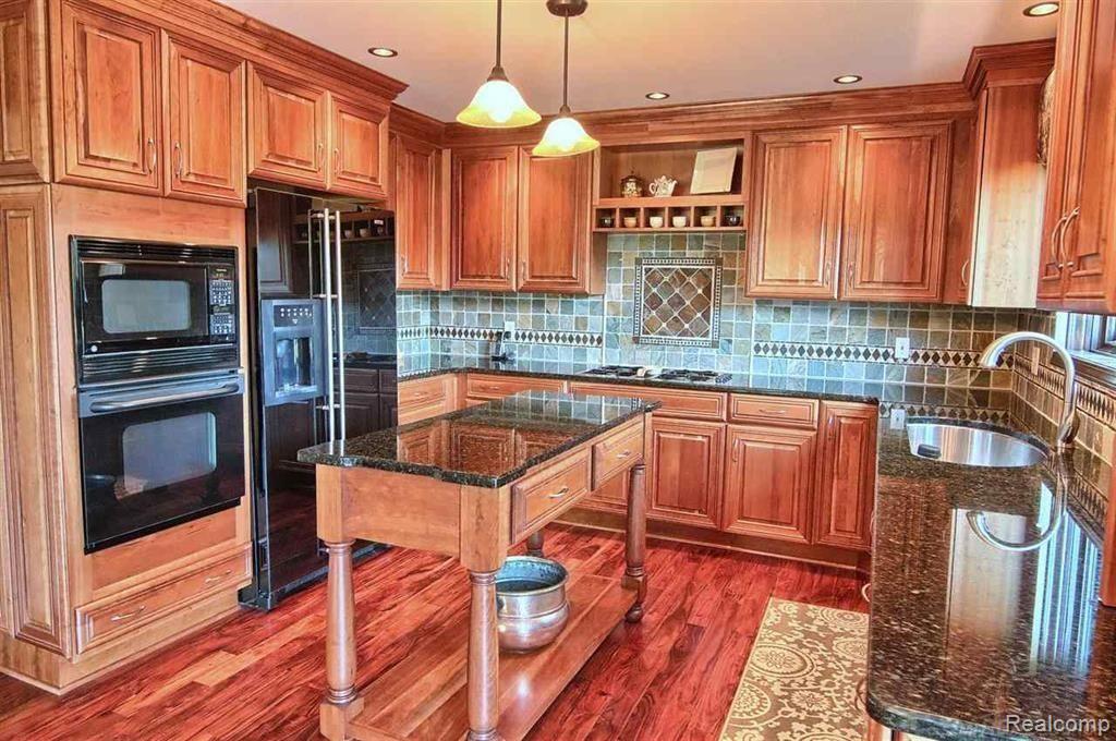 629 Snowmass Drive Rochester, MI 48309 - Photo 3 of 36 3.JPG