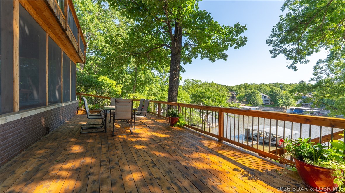 701 Graham Point Camdenton, MO 65020 - Photo 4 of 37