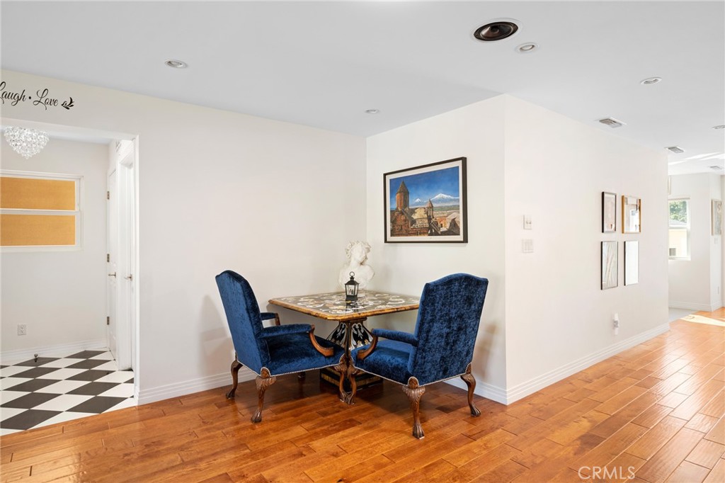 2040 West Kenneth Road Glendale, CA 91201 - Photo 12 of 64