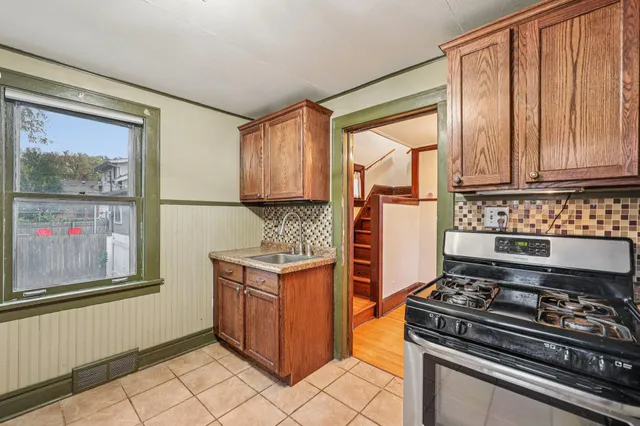 $285,000 | 1559 Almond Avenue, St. Paul, MN 55108