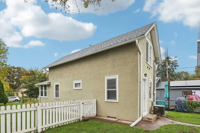 $285,000 | 1559 Almond Avenue, St. Paul, MN 55108