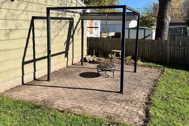 $285,000 | 1559 Almond Avenue, St. Paul, MN 55108