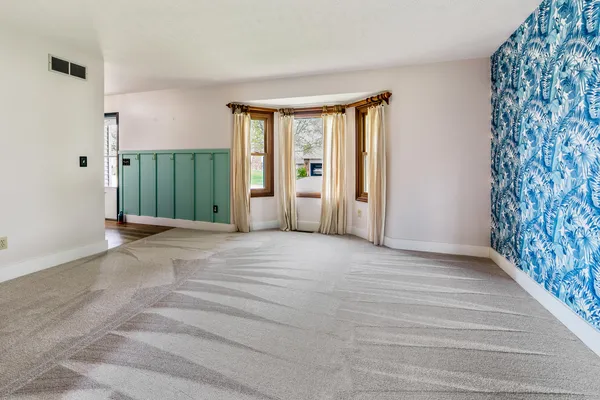 $319,900 | 105 Colchester Drive, Normal, IL 61761