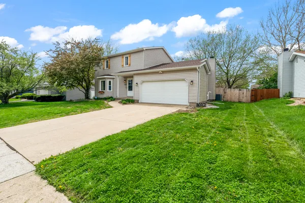 $319,900 | 105 Colchester Drive, Normal, IL 61761