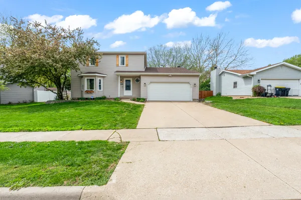 $319,900 | 105 Colchester Drive, Normal, IL 61761