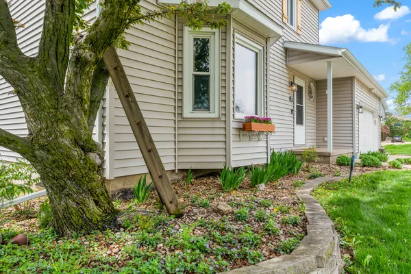 $319,900 | 105 Colchester Drive, Normal, IL 61761