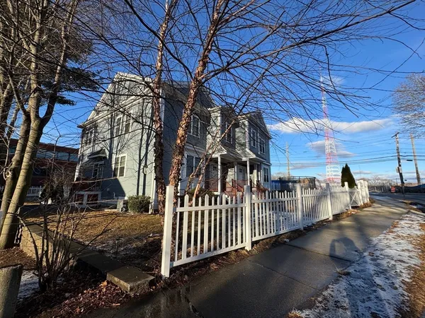 $2,800 | 3 Saco Street, Unit 3, Newton, MA 02464