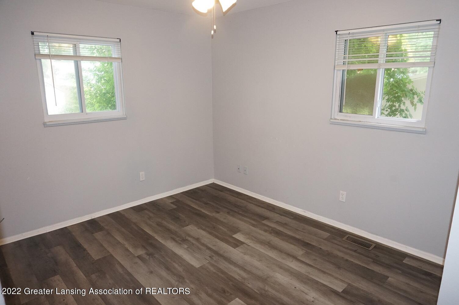 3202 West Jolly Road Lansing, MI 48911 - Photo 8 of 11 Jolly 8