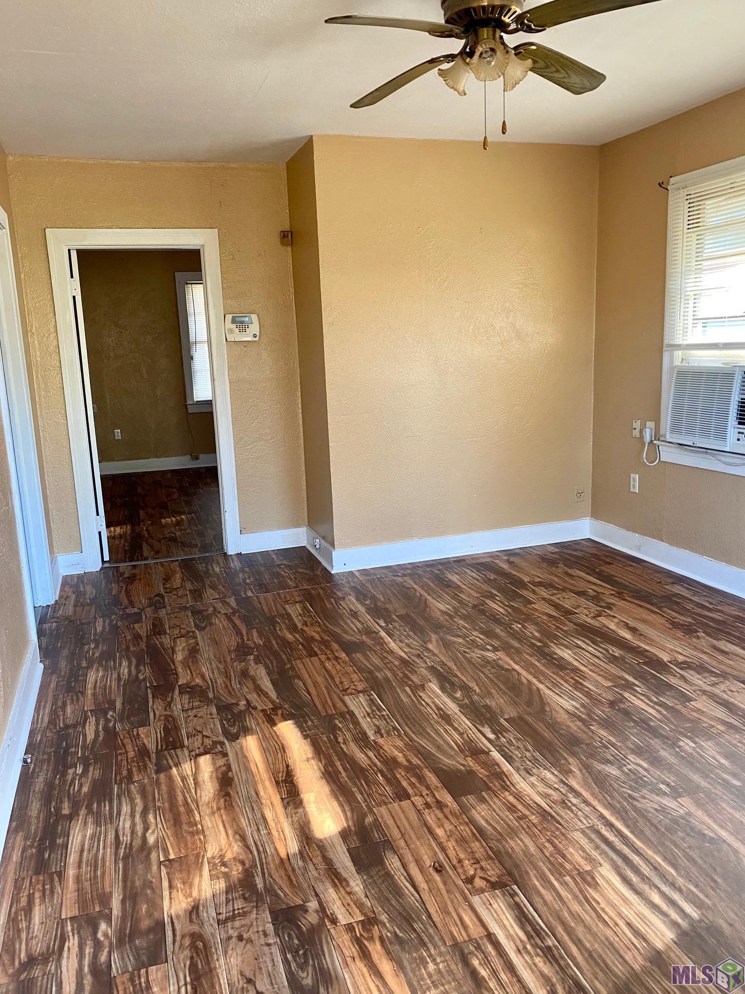 936 Howard Street Baton Rouge, LA 70802 - Photo 2 of 9 Living Room