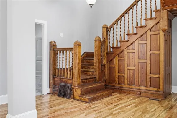 $425,000 | 406 East Forest Street, Harrisonville, MO 64701