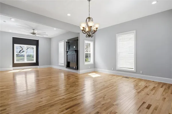 $425,000 | 406 East Forest Street, Harrisonville, MO 64701