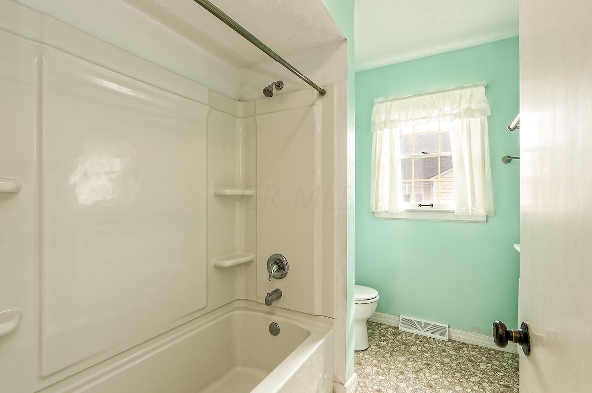 2372 Lytham Road Columbus, OH 43220 - Photo 27 of 62
