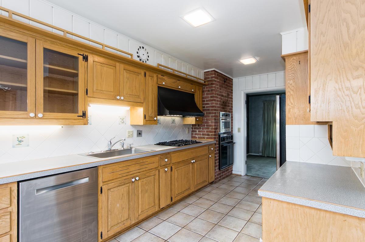 2372 Lytham Road Columbus, OH 43220 - Photo 4 of 62