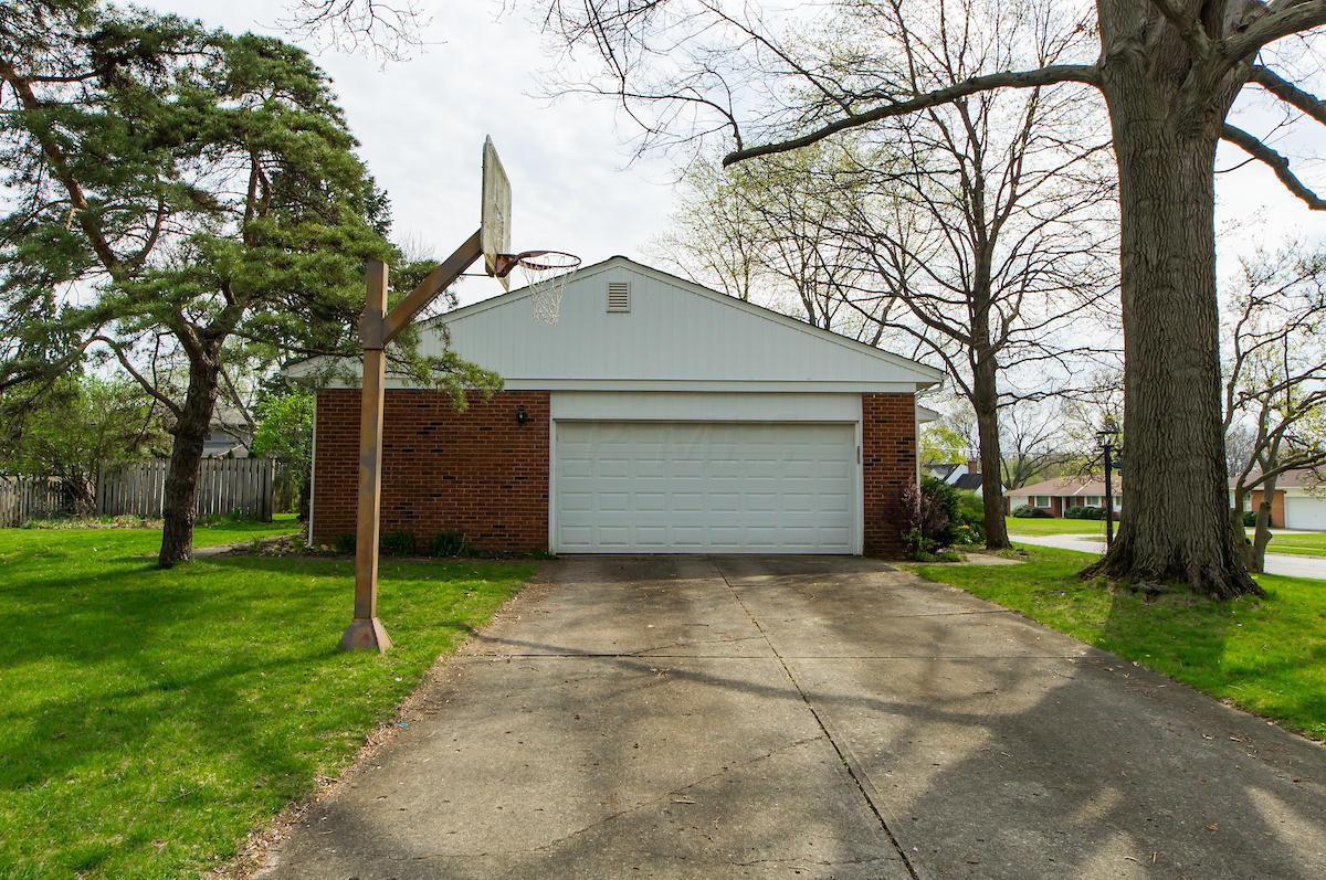 2372 Lytham Road Columbus, OH 43220 - Photo 50 of 62