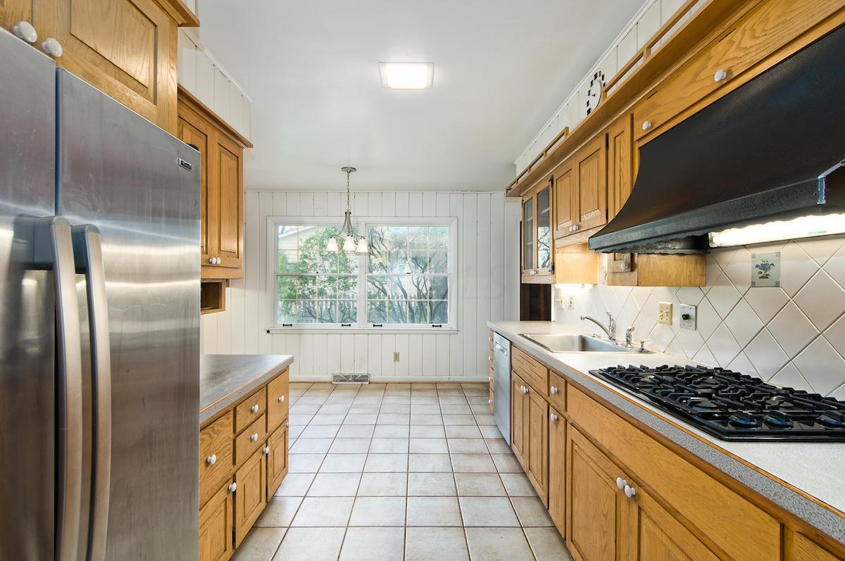2372 Lytham Road Columbus, OH 43220 - Photo 5 of 62