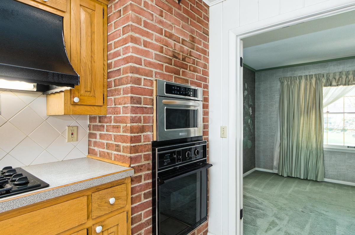 2372 Lytham Road Columbus, OH 43220 - Photo 7 of 62