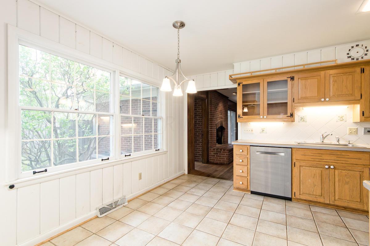 2372 Lytham Road Columbus, OH 43220 - Photo 8 of 62