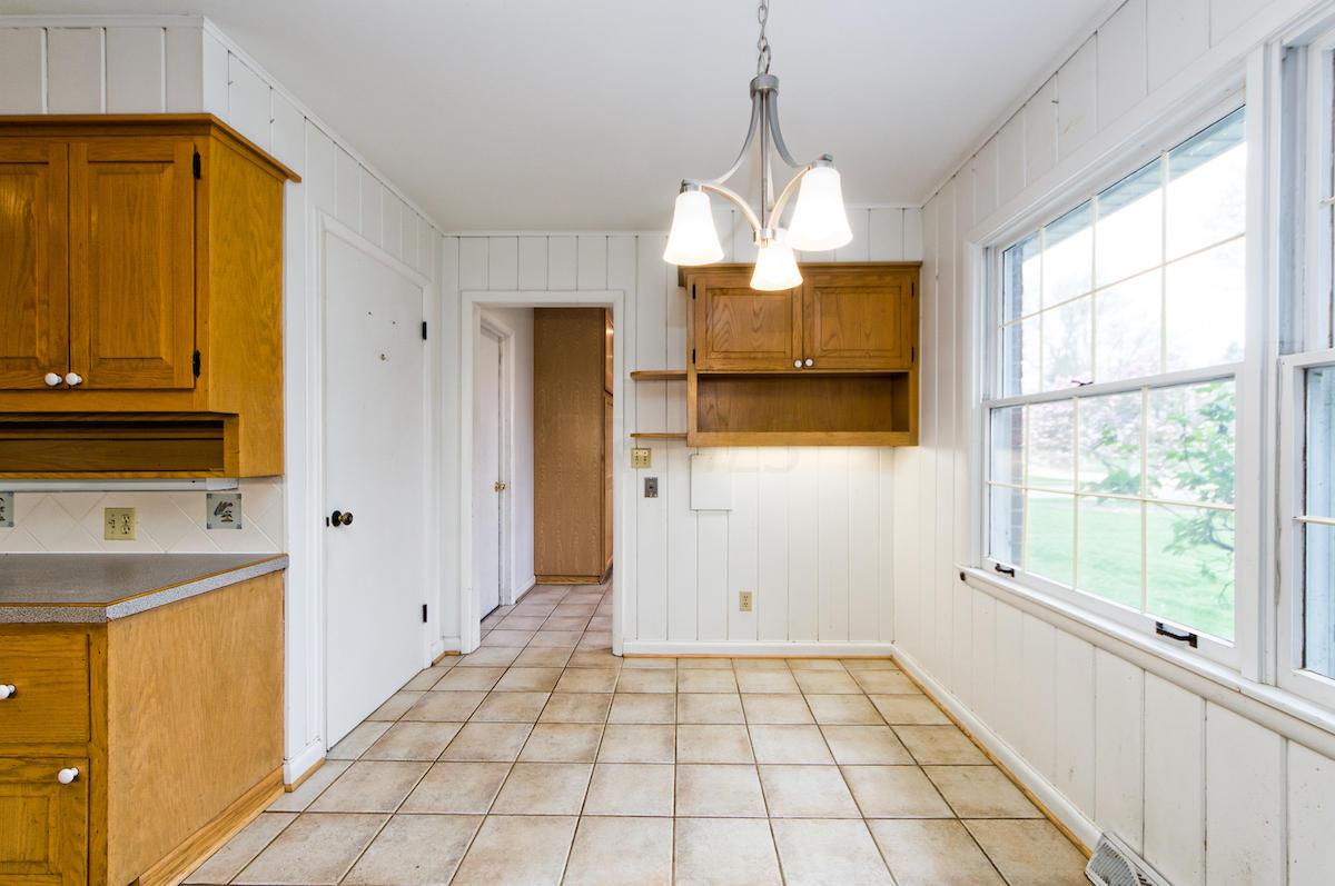 2372 Lytham Road Columbus, OH 43220 - Photo 9 of 62